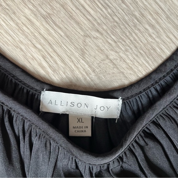 NWT Evereve Allison Joy Brynn Pleated Cami XL Black Flowy Lightweight Neutral - Picture 7 of 12